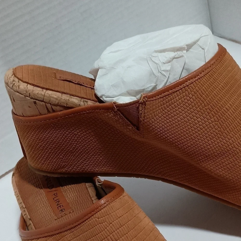 Donald Pliner Cork Wedge Heel, Ring Toe Leather Slide. size 91/2 M